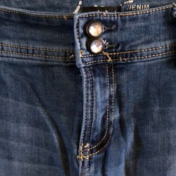 INC Embroidered Floral Jeans Size 2 - Picture 2 of 8